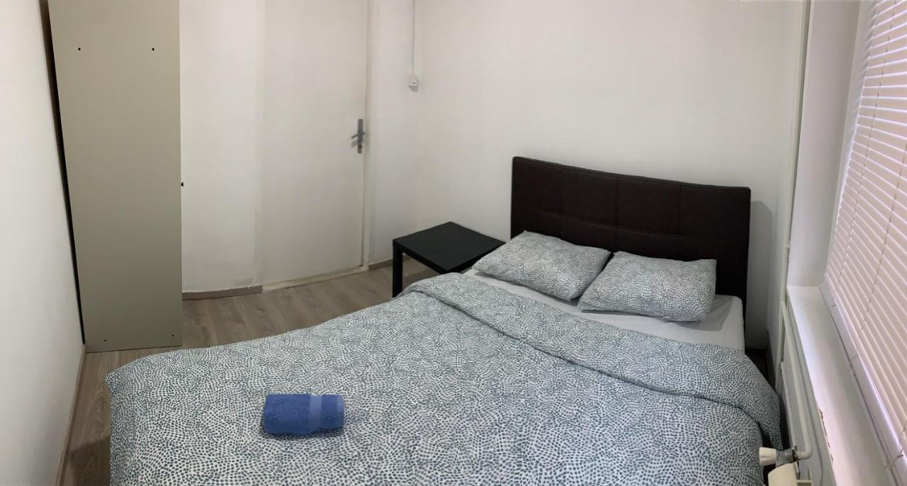Private Rooms Belgrade Hostel Bagian luar foto