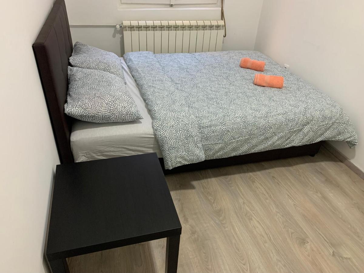 Private Rooms Belgrade Hostel Bagian luar foto